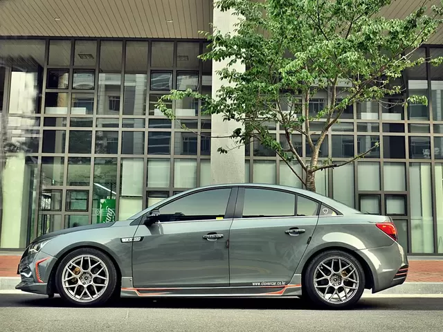 накладки порогов chevrolet cruze sport nakladki-porogov-chevrolet-cruze-sport