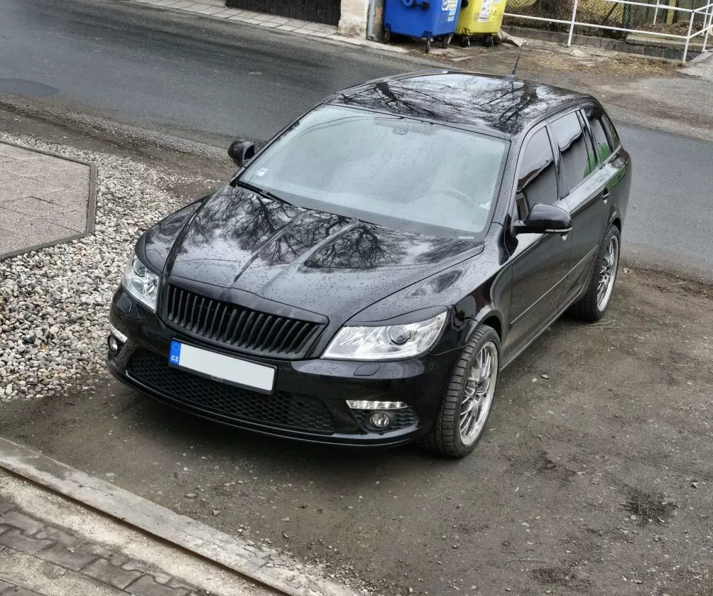 Реснички (накладки) на передние фары Skoda Octavia II A5 FL (2008-2013) ( шкода октавия 2 А5 ) купить с доставкой по России