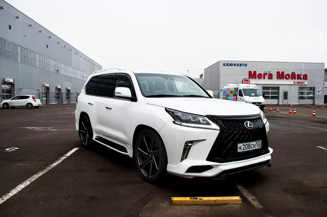 Обвес INVADER на Lexus LX UJR 