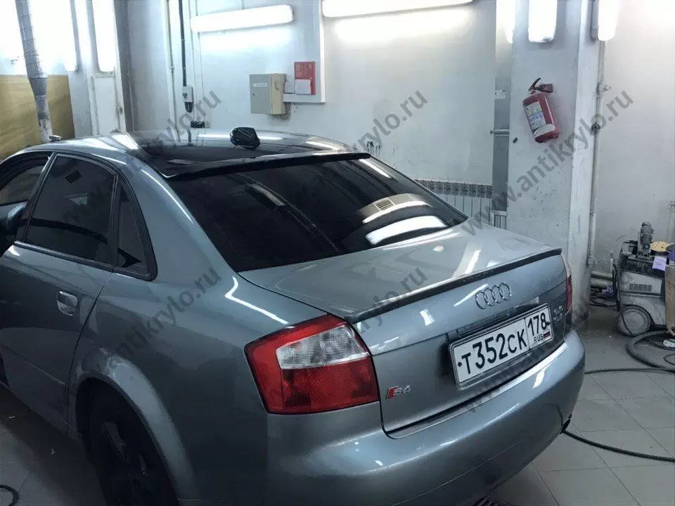 козырек на стекло audi a4 b6 kozyrek-na-steklo-audi-a4-b6